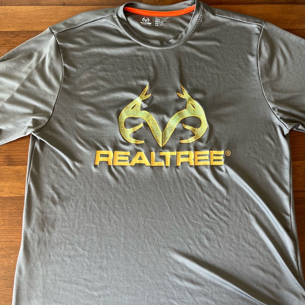 Realtree Gray and Yellow Short Sleeve Tee